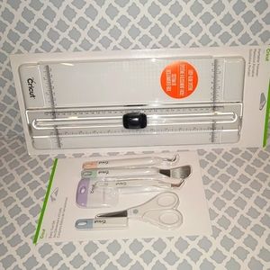 Cricut timmer and basic tool set